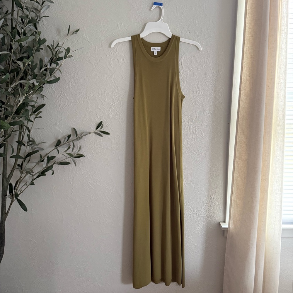 Chic Olive Sleeveless Maxi Dress